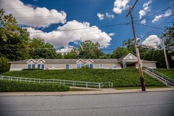 Meadville apartment for rent - a house on the corner of a street