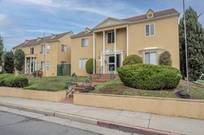 Los Angeles apartment for rent - Exterior view with plants at Beverly Boulevard Apartments, California