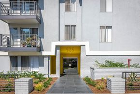 Los Angeles apartment for rent - Entrance to building
