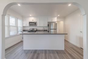 Los Angeles apartment for rent - Kitchen with island and bar