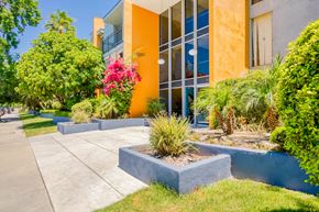 Woodland Hills apartment for rent - Entrance to Buidling