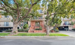 Los Angeles apartment for rent - Front view of building