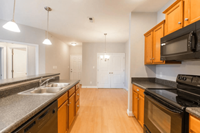 Lynchburg apartment for rent - full kitchen with granite counter tops and stainless steel appliances
