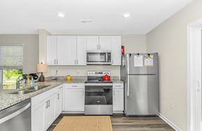 Myrtle Beach apartment for rent - A kitchen with a refrigerator, microwave, and oven.