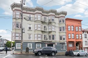 San Francisco apartment for rent - Front exterior view of the apartment building at 1301 Leavenworth St, San Francisco, CA 94109, USA