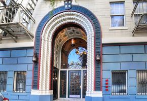 San Francisco apartment for rent - Main entrance door of the apartment building at 1395 Golden Gate Ave, San Francisco, CA 94115, USA
