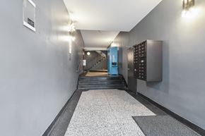 San Francisco apartment for rent - Hallway with staircase and mailboxes
