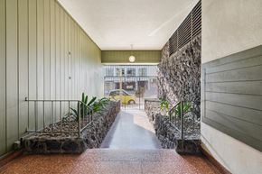San Francisco apartment for rent - Apartment hallway with railings and plants
