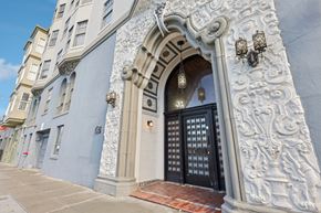 San Francisco apartment for rent - Main entrance door of the apartment building at 1290 20th Ave, San Francisco, CA 94122, USA