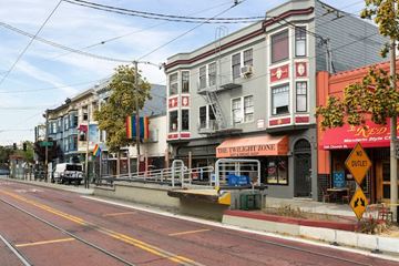 San Francisco apartment for rent - A street with a red line down the middle and a sign that says "The Twilight Zone".