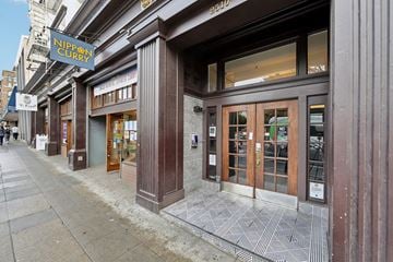 Berkeley apartment for rent - a street view of the entrance
