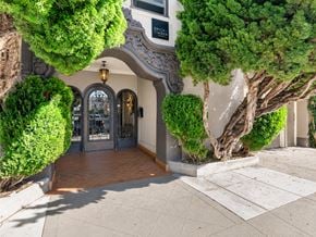 San Francisco apartment for rent - A building entrance with a sign that says "Brick".