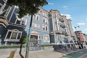 San Francisco apartment for rent - Front exterior view of the apartment building at 400 Duboce Ave, San Francisco, CA 94117, United States