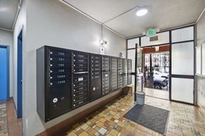 San Francisco apartment for rent - Apartment foyer with stylish decor and mailboxes