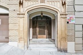 San Francisco apartment for rent - A building entrance with a sign that says "Spread Love".