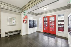 San Francisco apartment for rent - Apartment foyer with stylish decor and mailboxes