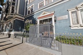 San Francisco apartment for rent - Main entrance door of the apartment building at 400 Duboce Ave, San Francisco, CA 94117, United States
