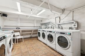 San Francisco apartment for rent - Laundry room with washing machines