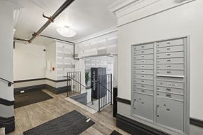 San Francisco apartment for rent - Apartment foyer with a mail receiving area