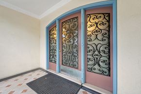 San Francisco apartment for rent - Main entrance door of the apartment building at 1660 Bay St, San Francisco, CA 94123, United States