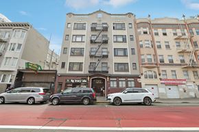 San Francisco apartment for rent - Front exterior view of the apartment building at 755 O'Farrell St, San Francisco, CA 94109, USA