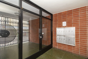 San Francisco apartment for rent - Main entrance door of the apartment building at 50 Joice St, San Francisco, CA 94108, United States