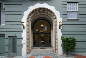 San Francisco apartment for rent - Main entrance door of the apartment building at 100 Broderick St, San Francisco, CA 94117, USA