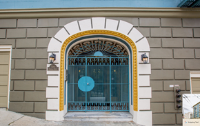 San Francisco apartment for rent - Main entrance door of the apartment building at 500 Stanyan St, San Francisco, CA 94117, USA