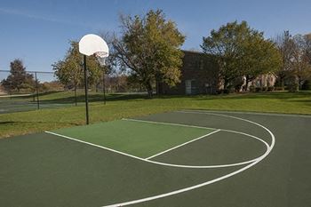 Access to basketball and tennis courts