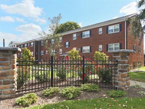 Allentown apartment for rent - Grounds throughout the community are professional landscaped.