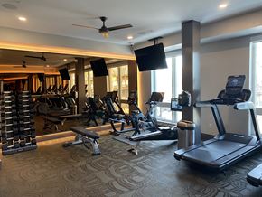 Minneapolis apartment for rent - a gym with treadmills and other exercise equipment