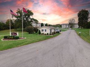 Shelbyville apartment for rent - Exterior Davis Estates Apartments in Shelbyville TN