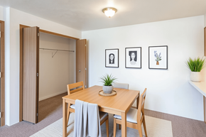 Auburn apartment for rent - A dining room with a table and chairs.