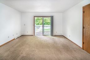 Qunicy apartment for rent - Living room 40 Glenn Ave, Qunicy, MI 49082