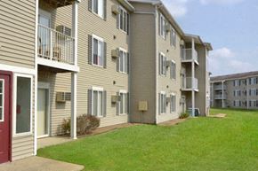 Evansville apartment for rent - Building 3 Exterior at Hornbrook Estates Apartments, Indiana, 47715