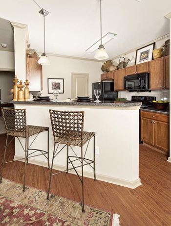 Kitchen serving bar