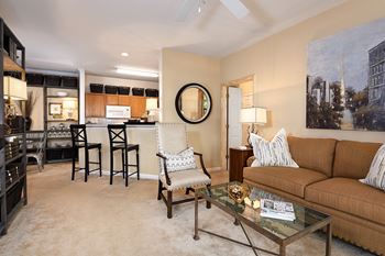Nine foot ceilings with crown molding