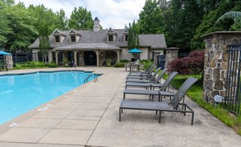 Sparkling swimming pool (click here for virtual tour)