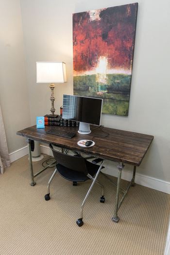 Family library and computer-equipped media center (click here for virtual tour)
