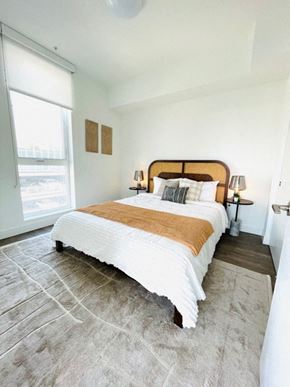 Los Angeles apartment for rent - a bedroom with a bed and a window