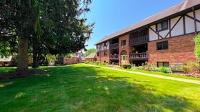 Canton apartment for rent - Lush Green Outdoor Spaces at Carriage Hill Apartments: A 55 and Better Community, Ohio, 44718