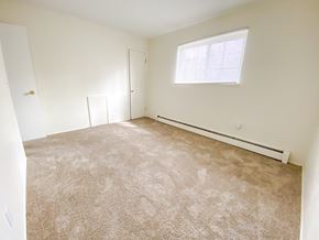 Elyria apartment for rent - Bedroom With Plenty Of Natural Lights at Evergreen Village Apartments & Townhouses, Elyria