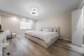 University Heights apartment for rent - A bedroom with a large bed and a window with blinds at Huntington Green Apartments, University Heights, OH