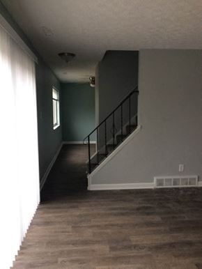 Garfield Heights apartment for rent - Vacant Living Area at Garfield Villa Apartments, Garfield Heights, 44125