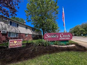 Ashland apartment for rent - the signs in front of the stony creek apartments