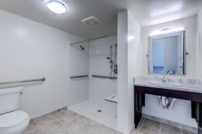 Cincinnati apartment for rent - Bathroom