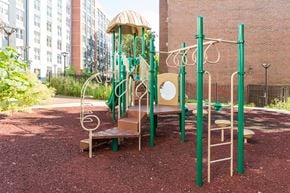 New York apartment for rent - modern playground
