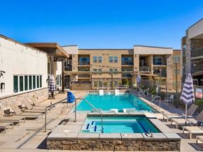 Washington apartment for rent - A pool surrounded by sun loungers and umbrellas.