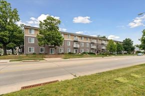 Cedar Rapids apartment for rent - Exterior of Briarwood