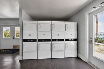 Laundry center